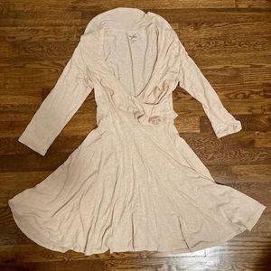 Ruffled v- neck faux wrap dress Francesca’s NWOT